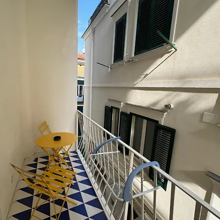 Oda ve Kahvaltı Casa Di Napoli - 4*